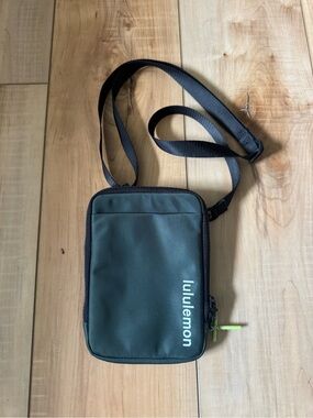 lululemon athletica Compact Crossbody Bag in Dark Green